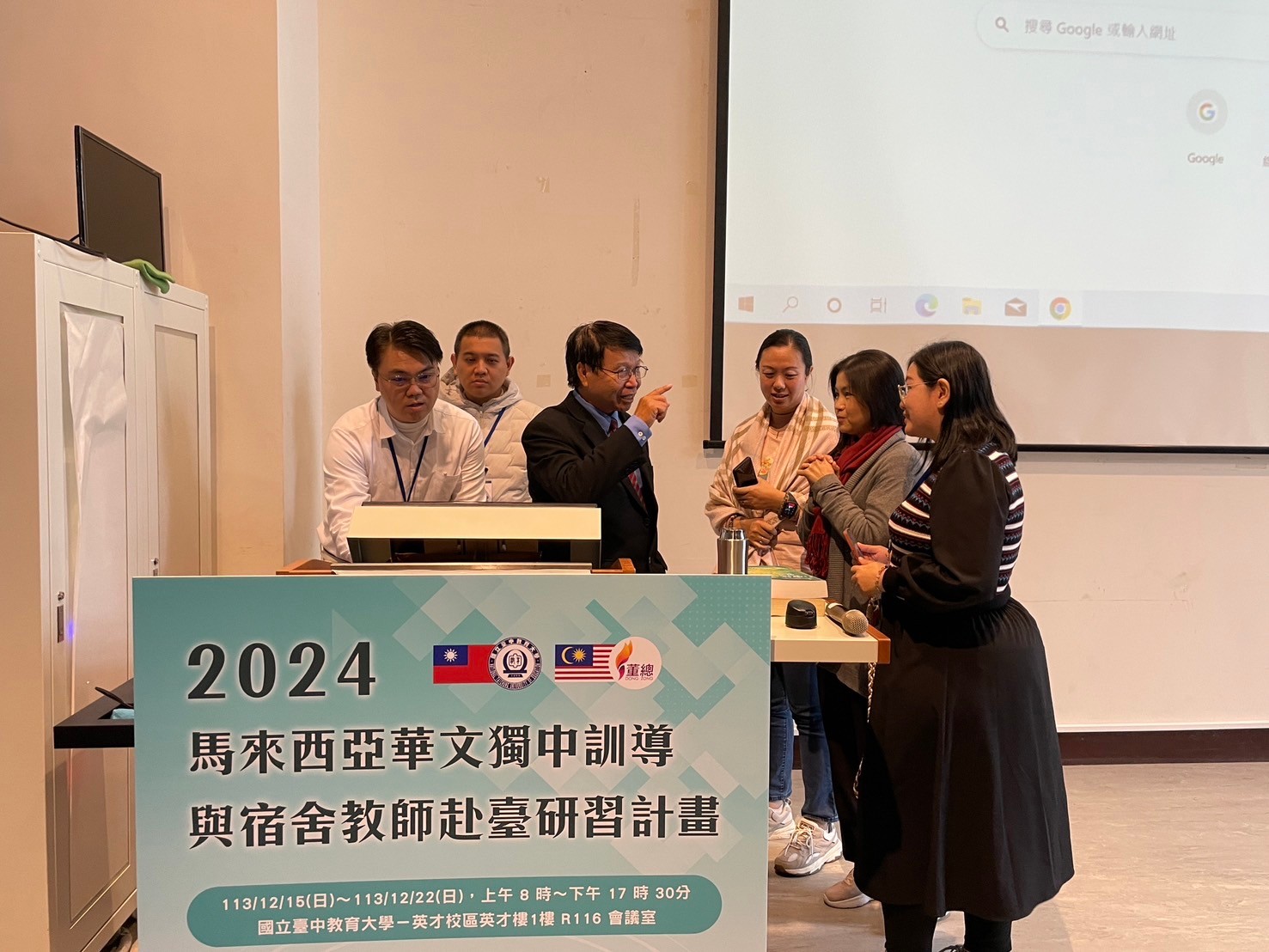 第六堂课学员课后向黄德祥讲师提出问题